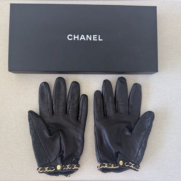 CHANEL Black Quilted Leather Gloves with Gold Chain Trim - Picture 2 of 7
